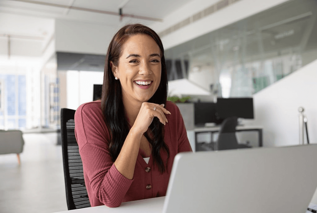 Starter werkt aan zijn onderneming via het Connect Inn platform