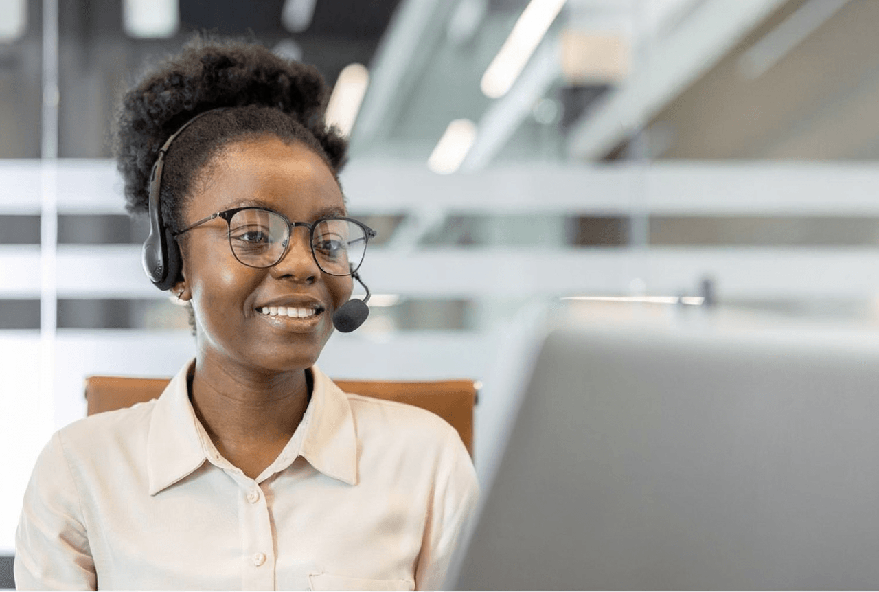 Customer service medewerker met headset